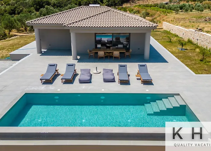 βιλα ελευθερία με ιδιωτικη πισινα 5 λεπτα απο το αργοστολι Lejlighed *