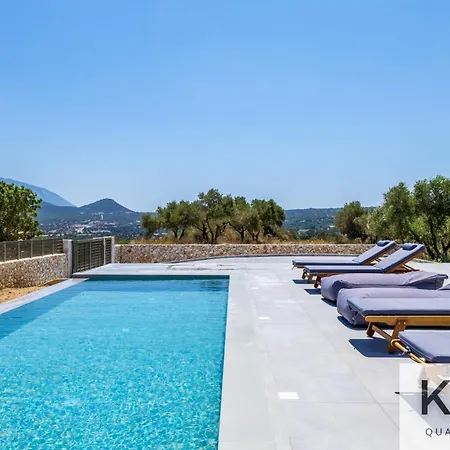 βιλα ελευθερία με ιδιωτικη πισινα 5 λεπτα απο το αργοστολι شقة *