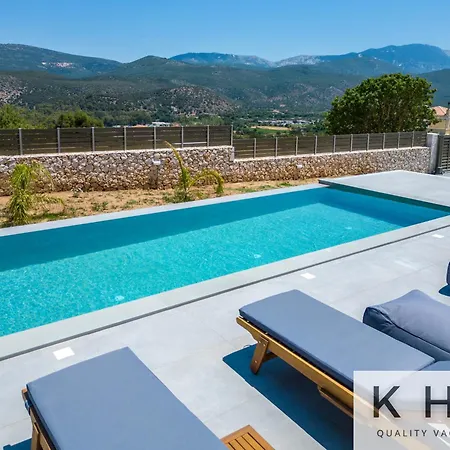 βιλα ελευθερία με ιδιωτικη πισινα 5 λεπτα απο το αργοστολι