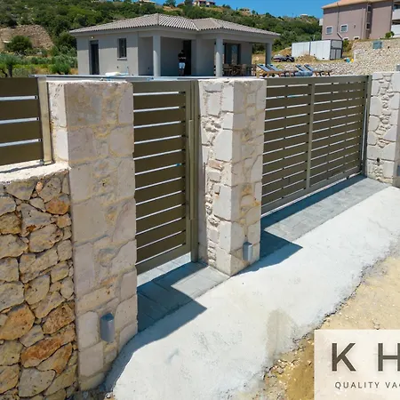 βιλα ελευθερία με ιδιωτικη πισινα 5 λεπτα απο το αργοστολι アパート