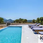 βιλα ελευθερία με ιδιωτικη πισινα 5 λεπτα απο το αργοστολι Apartman *